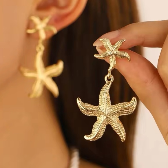 Aimi - Starfish Gold Plated Earrings. HOT ITEM - Picture 1 of 8